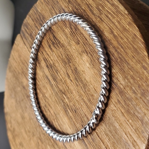 Jewelry - B0704 estate twist heavy‎ duty bracelet